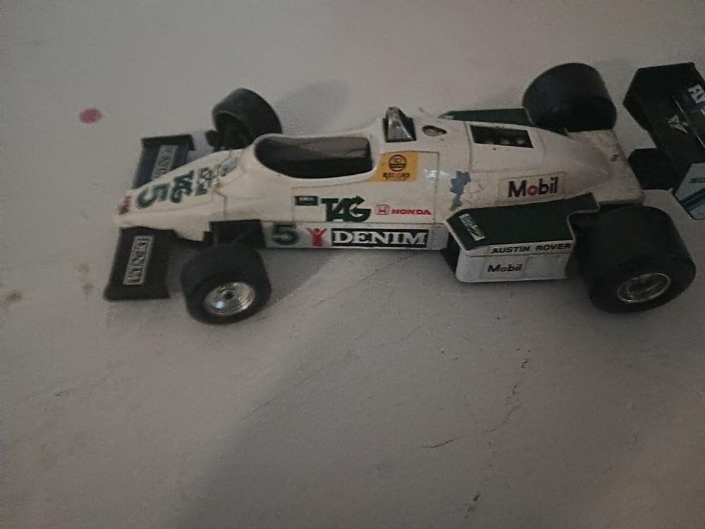 Burago 1/24 Scale Model Car COD 6105 - F1 Williams FW 08C Turbo