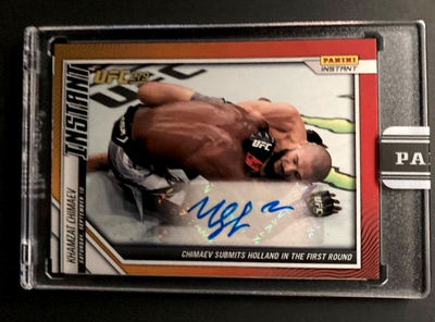 Carte Panini Instant UFC 2022 - Khamzat Chimaev Autographe Orange #2/10 - Notée PSA 8 (MMA)
