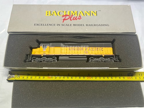 Bachmann Plus HO EMD SD45 Union Pacific #16 Diesellok 11603 (LESEN) | Zustand: New