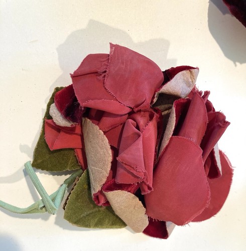 Vintage 1930s 1940s lot of 5 velvet & fabric flowers floral hat trim millinery - Picture 4 of 12