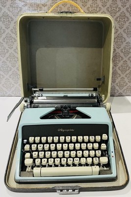 Olympia SM7 Vintage Portable Manuel Typewriter & Case 1960s Ice Blue & Grey Rare