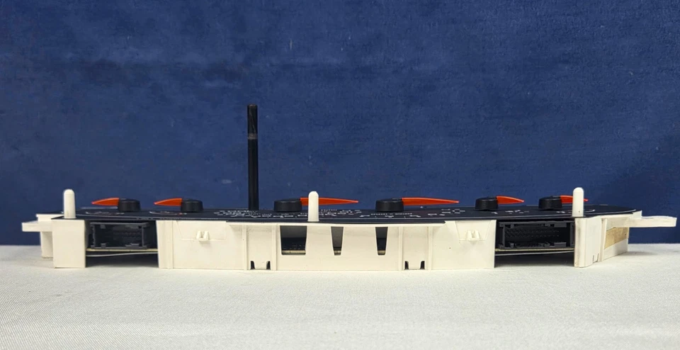 🏅 2005 Ford E150 E250 E350  Instrument Cluster Speedometer Gas - Image 2 of 4