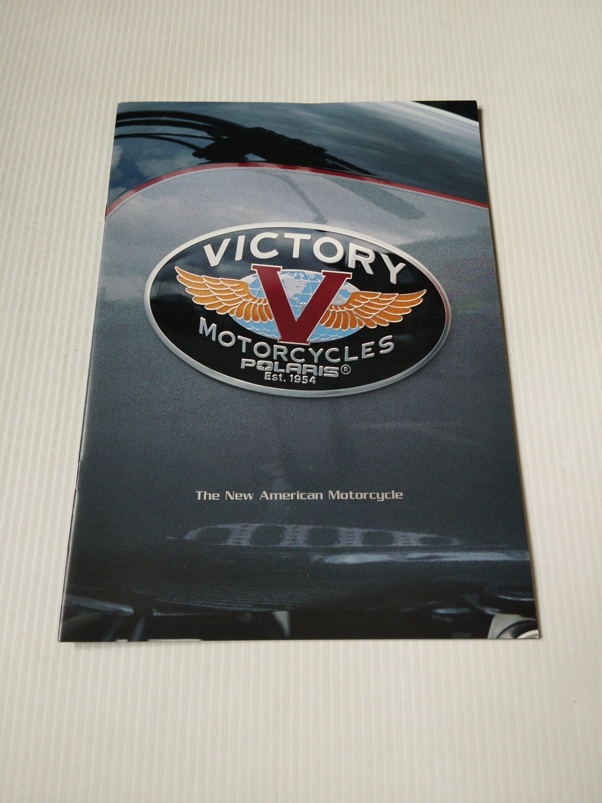 Catalogue Victory Motorcycle 2001 pour décorer votre atelier de motos américaines