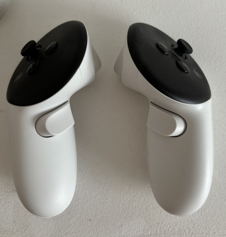 Meta Quest 3 512GB VR Headset Controllers W/Charging Dock