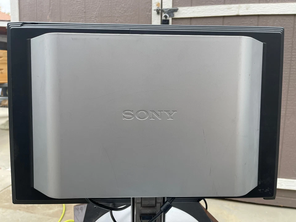 Sony SDM-P234 23" Computer LCD Display Monitor - READ DESCRIPTION - Image 2 of 4
