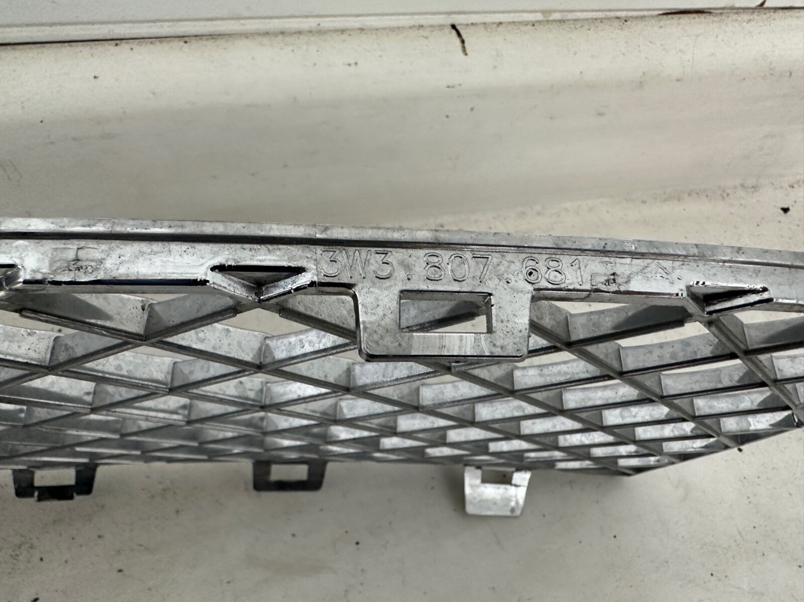 2016-2018 BENTLEY CONTINENTAL GT GTC FRONT LEFT SIDE BUMPER GRILLE 3W3807681 OEM