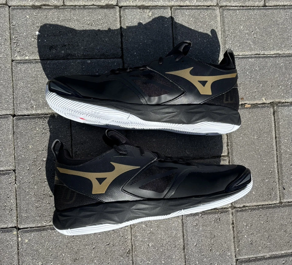 Mizuno Volleyball Shoes WAVE MOMENTUM 2 Gold x White Sz: 14M - Image 2 of 4