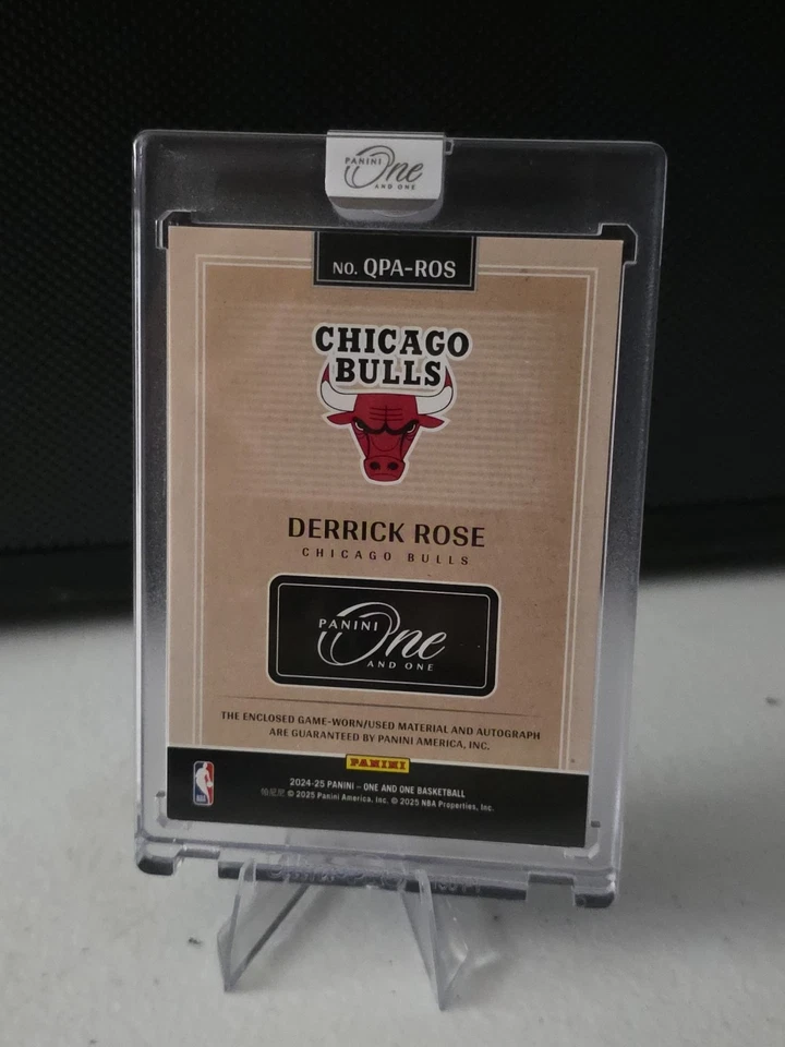 Parche cuádruple Panini One And One Derrick Rose 2024 automático 4/15 toros usados en juegos Foto 2 de 2