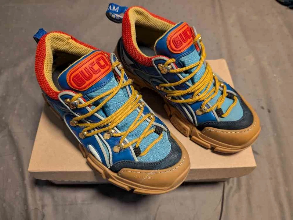 Tenis Gucci Flashtrek SEGA azul gamuza goma para hombre Foto 4 de 4