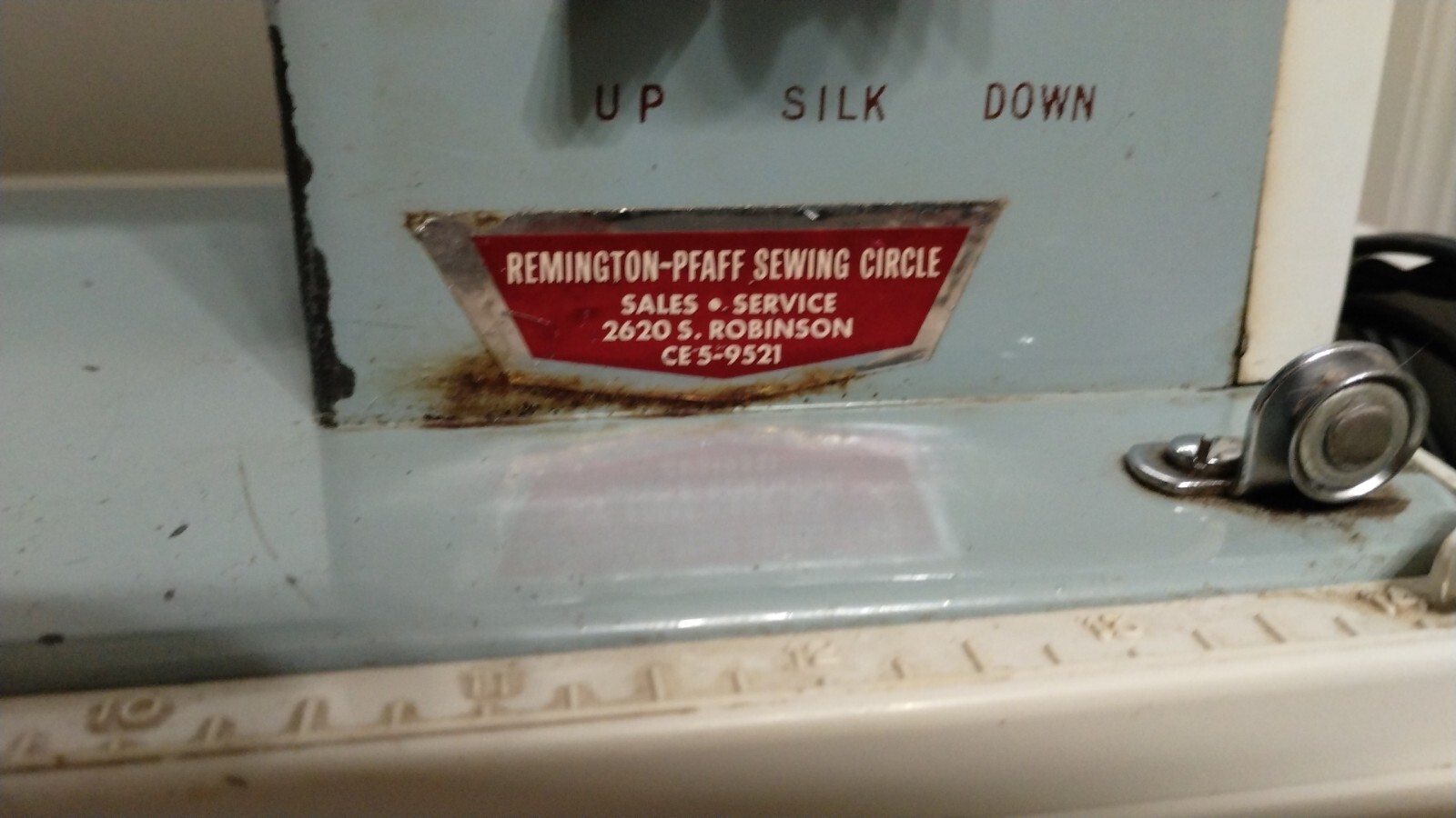 Vintage Turquoise & Cream Universal sewing machine Model KABM with