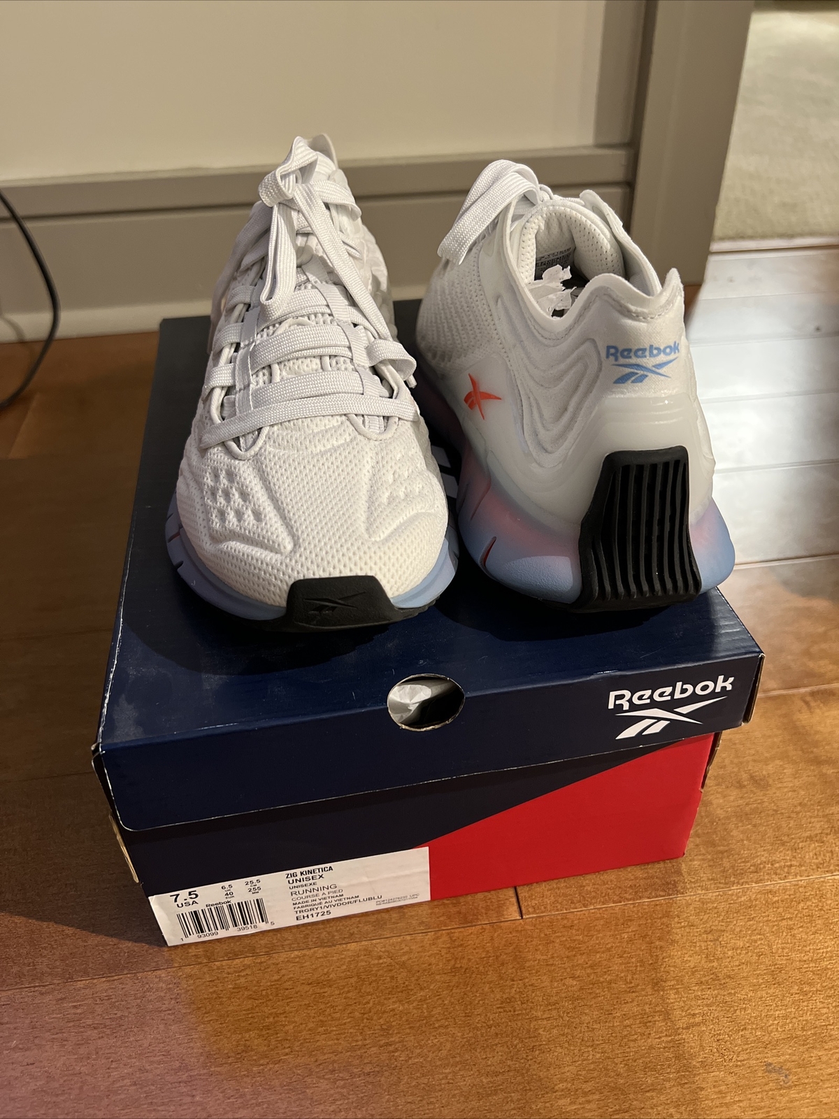 Size 7.5 - Reebok Zig Kinetica Fluid 