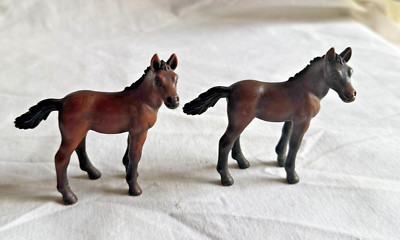 2 Schleich - 13276 Arabian Foals  (2003 - Retired 2014)