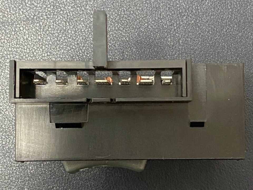 Interruptor de ventana eléctrica de puerta Standard Motor Products DS1431 NUEVO a la izquierda hecho en EE. UU. Foto 2 de 4