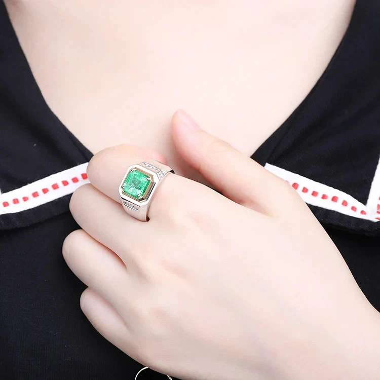 Anillo vintage para hombre de oro blanco de 14 quilates con corte esmeralda verde creado de 2,50 quilates Foto 2 de 4