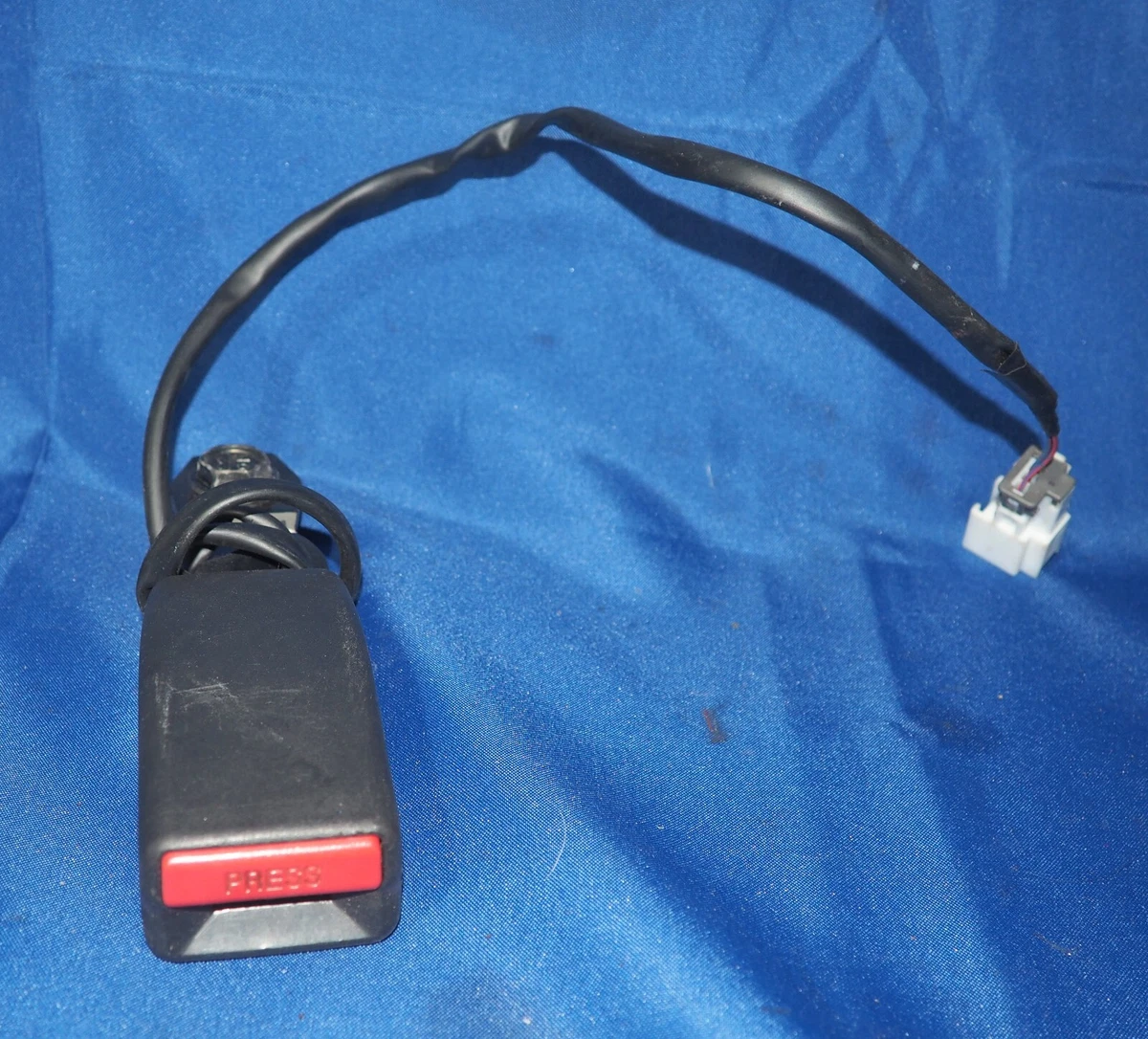 2004 2010 Mitsubishi Galant Endeavor Front Right Seat Belt Buckle