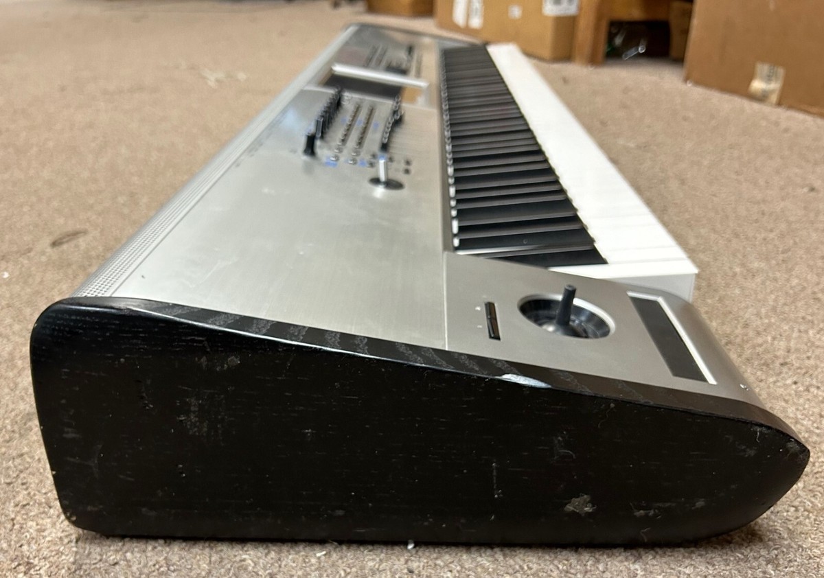 S*S様 KORG　KRONOS2-88 　ハードケース、ペダル付き Korg KRONOS 2 88 key Keyboard Workstation Synthesizer Japan