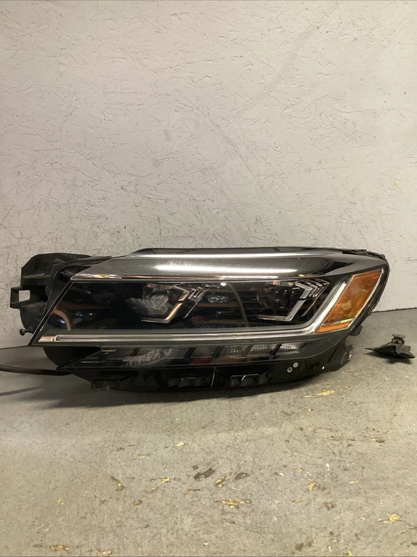 2020 2021 2022 Volkswagen Passat LEFT LH DRIVER SIDE HEADLIGHT LED Oem Used