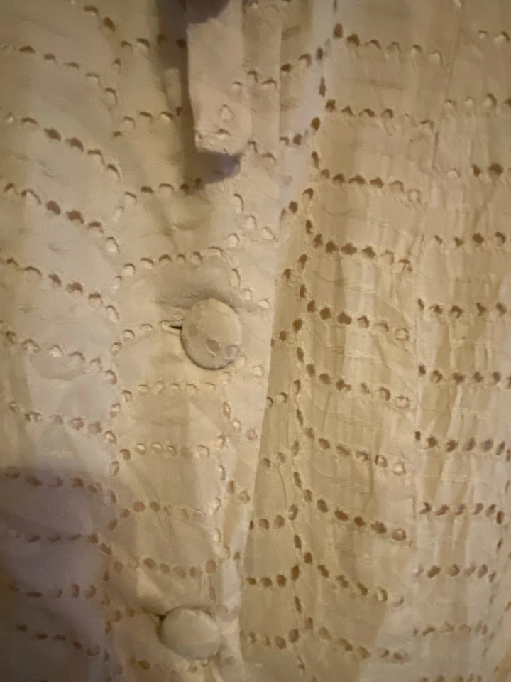 Chaqueta corta bolero de encaje con ojales crudos personalizada vintage de los años 60 ~ forro de tafetán ~ XS ~ EN MUY BUENA CONDICIÓN Foto 2 de 4