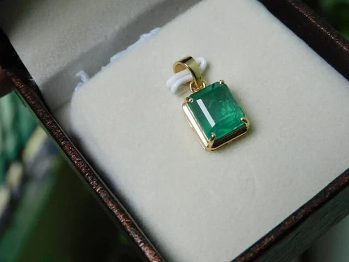 3.50Ct Natural Emerald Solitaire Women's Pendant 14K Yellow Gold Plated Silver - Picture 5 of 8