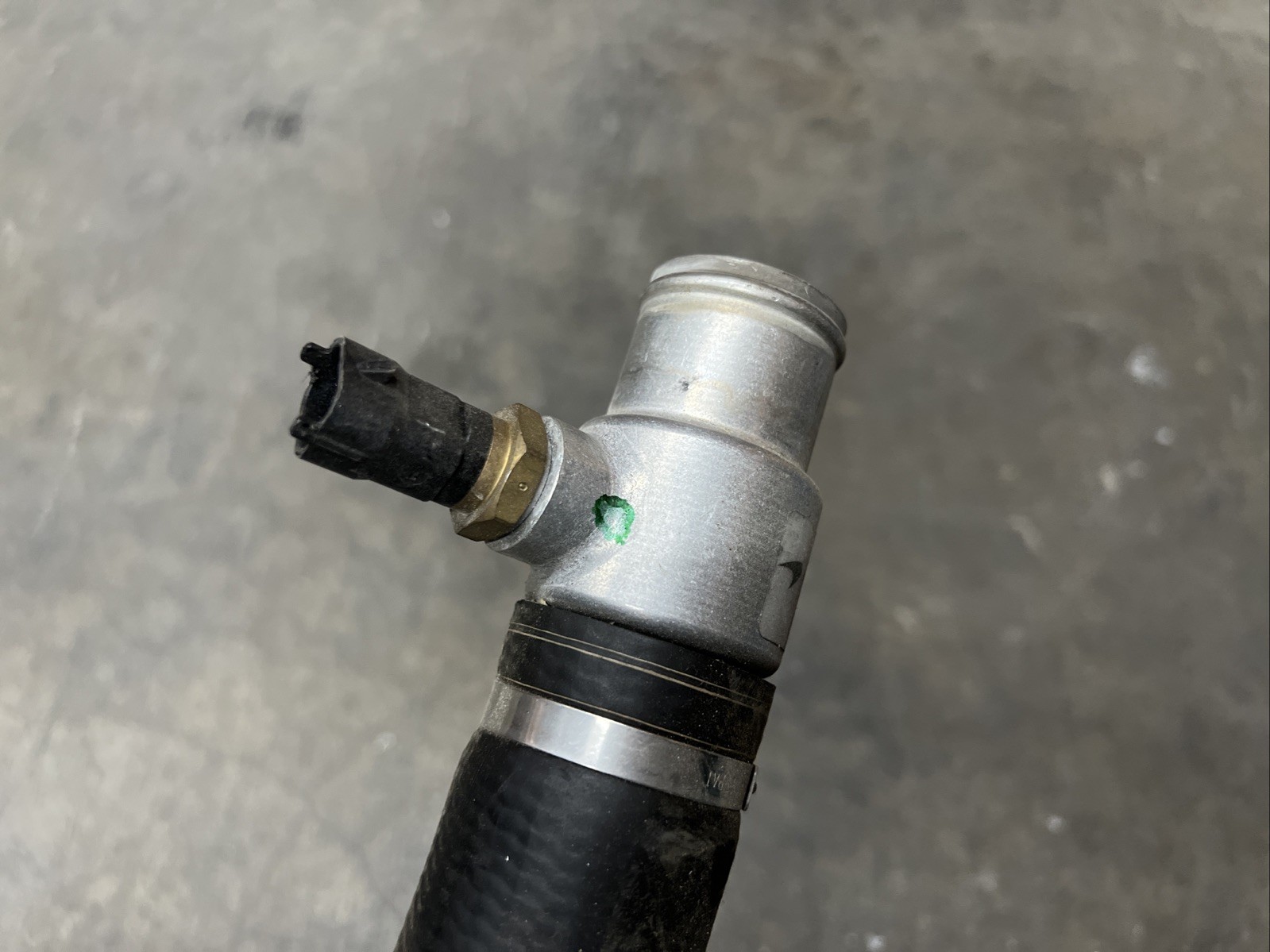 MCLAREN MP4-12C WATER PUMP LINE HOSE OEM 11L0249CP