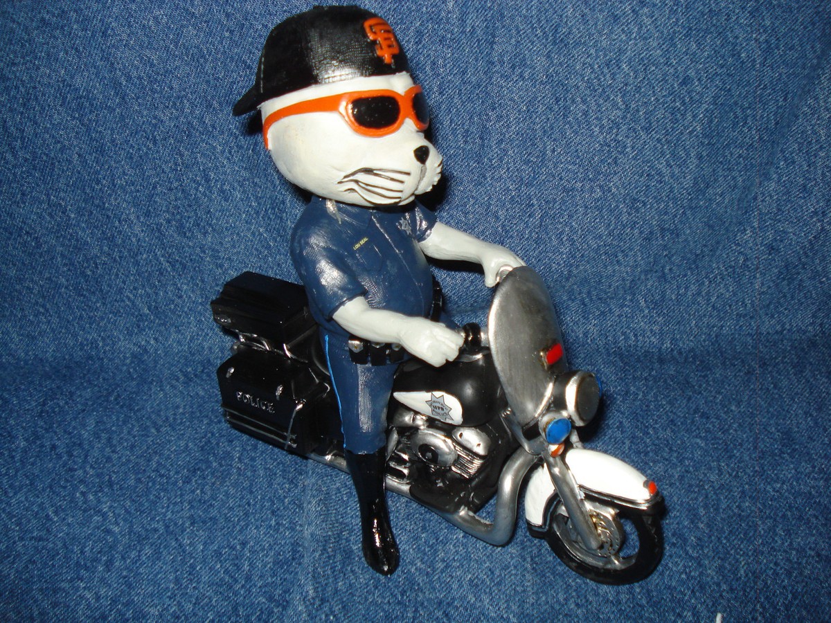 2 Gigantes de ciencia ficción Lou Seal policía mascota y niño cara  bobblehead SGA
