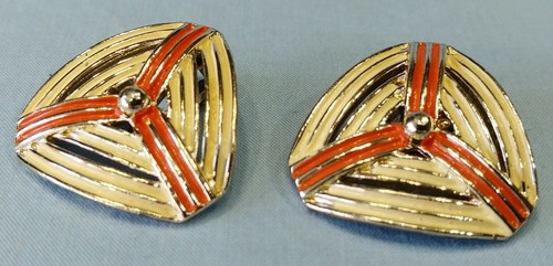 Vintage Abstract Triangle Clip Earrings Signed ART Cream and Orange Enamel - Picture 3 of 12