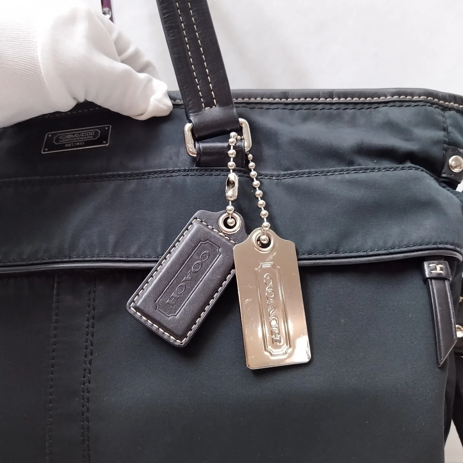 Borsa a tracolla Coach Leatherwear nero nylon finiture in pelle portachiavi cerniera