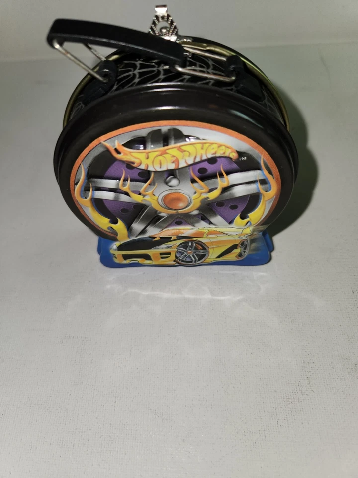Mattel Hot Wheels 2002 caja de transporte de caramelos de hojalata 6" con forma de rueda y neumático de metal Foto 3 de 4