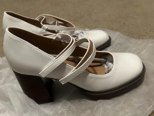 Journee Collection Windy White Round Toe Buckle Heels Women's Sz 8 1/2 - Picture 2 of 3