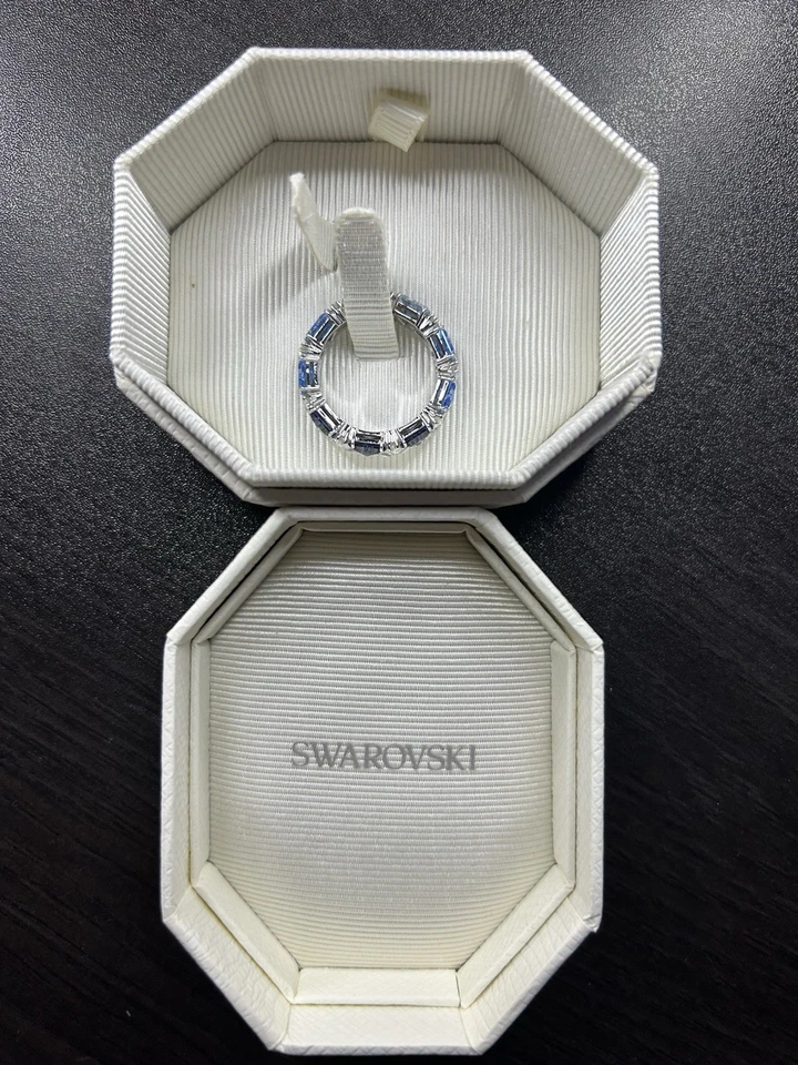 Anillo Cristal Swarovski 3 Piedras Chapado en Rodio Talla 8 Nuevo En Caja Foto 2 de 4