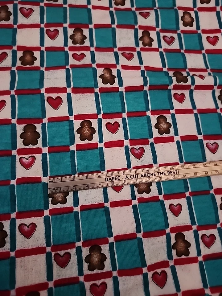Vintage Dianna Marcum CHRISTMAS Gingerbread Hearts Marcus Bros. Cotton Fabric - Image 4 of 4