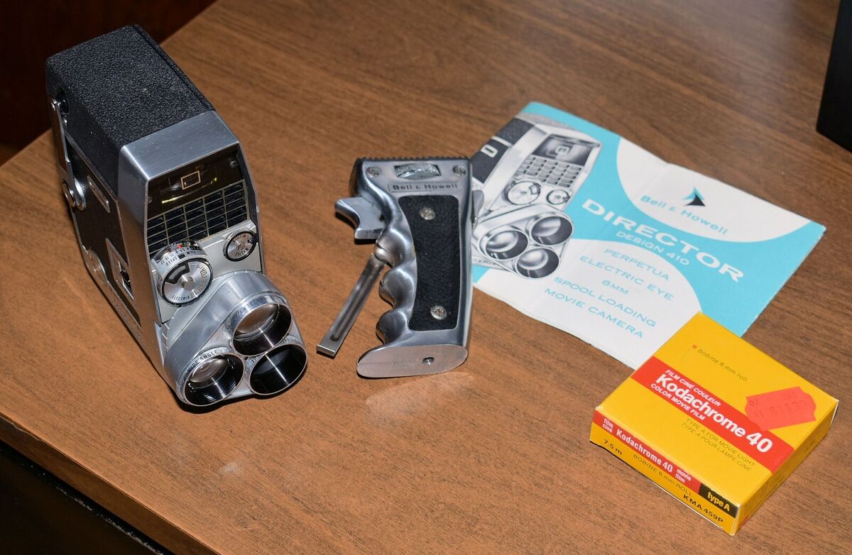 Bell & Howell Director Series Design 410 8mm Film Camera 3 Bell & Howell Director Series Design 410 8mm Film Camera 3