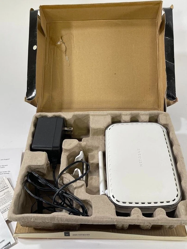 NETGEAR 108 Mbps Wireless Firewall Router WGT624 - In Box - Image 2 of 4