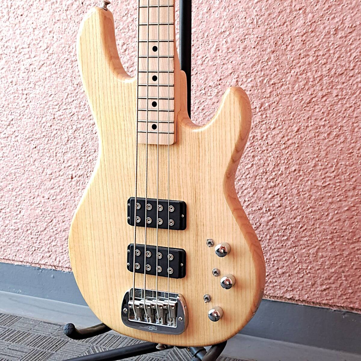 Electric Bass Guitar G&L L-2000 Tribute Series Natural Color
