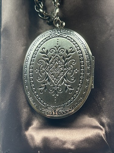 Yesterdays Treasures 2.2" Oval Locket 28" Necklace Rose Flower Mother's Day Gift - Picture 10 of 11