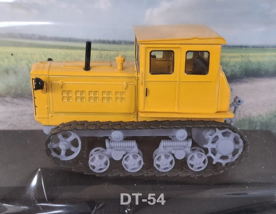 Hachette 1:43 - Iconic Tractors No.10 - DT-54 - Image 2 of 2
