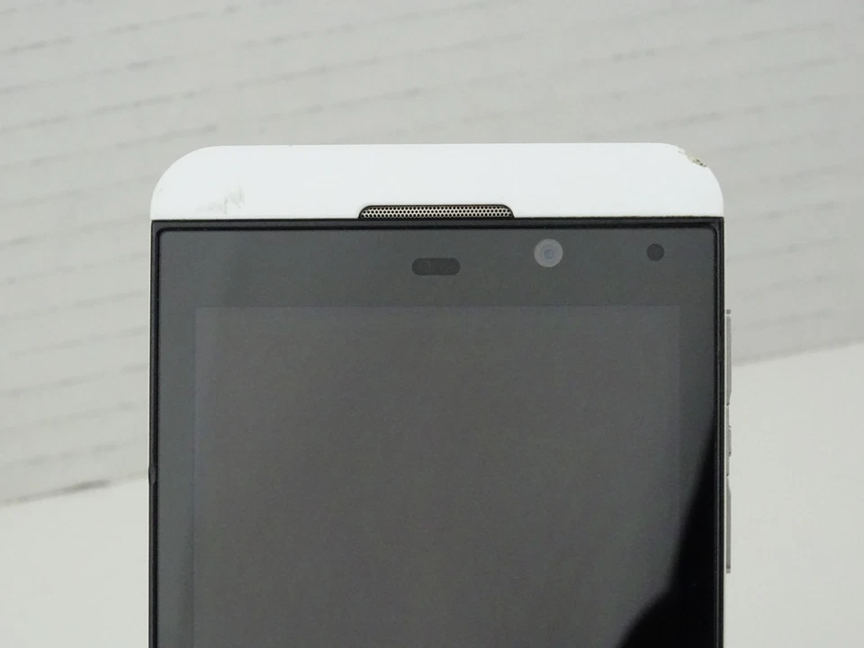 Teléfono Móvil Blackberry Z10 Original 4G 16GB ROM 2GB RAM 8MP GPS BlackBerryOS Foto 2 de 4