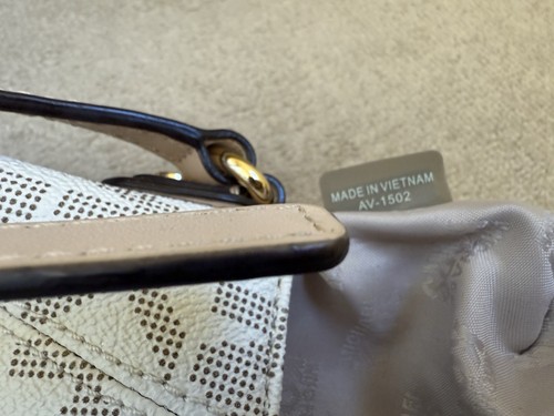 Michael Kors Mini Logo Signature Vanilla Crossbody Bag In Great Condition - Picture 16 of 18