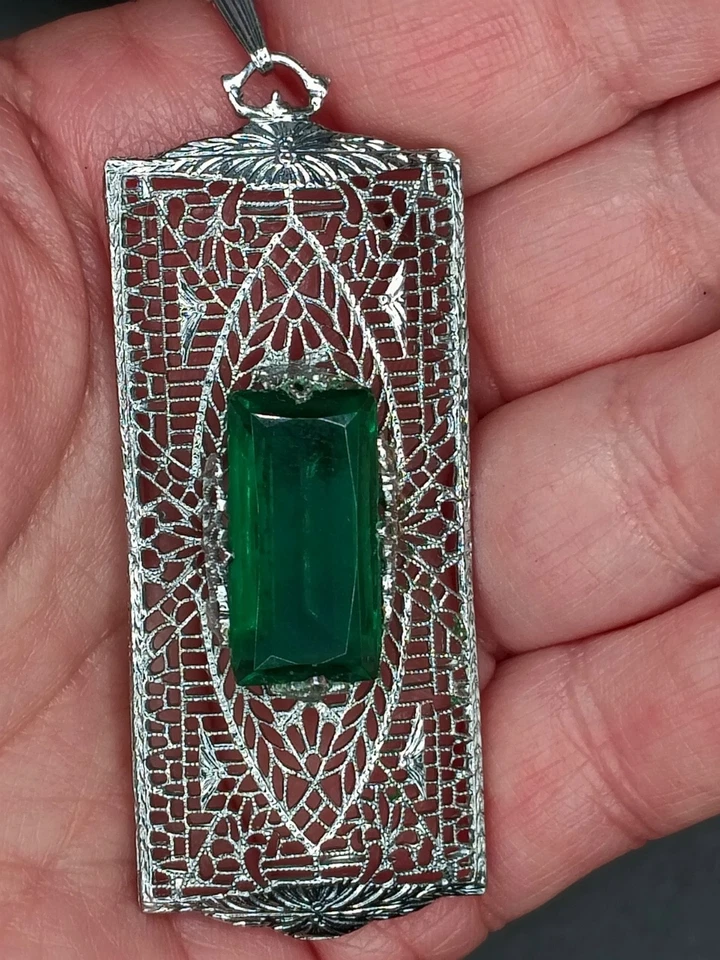 Antiguo Collar Colgante Rectángulo Filigrana Color Esmeralda Chapado en Cromo Foto 4 de 4