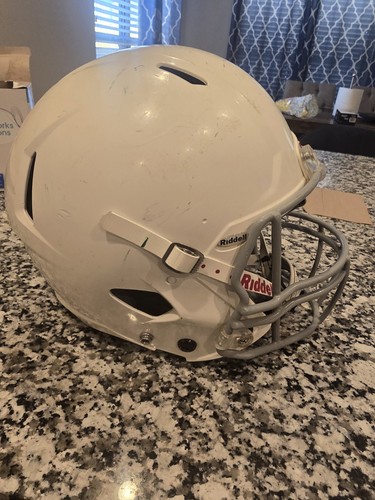 RIDDELL REVO SPEED VICTOR FOOTBALL HELMET YOUTH LARGE