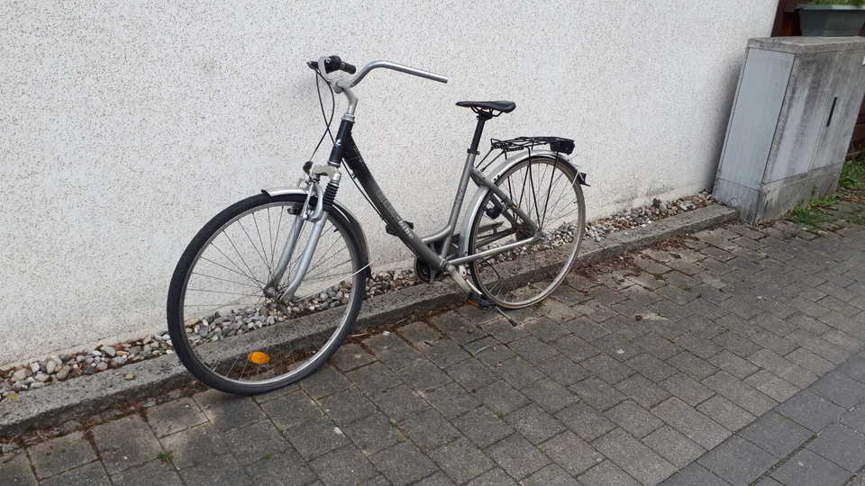 schwarz graues City Alu Damenfahrrad 28 Zoll - Ersatzteilgewinnung