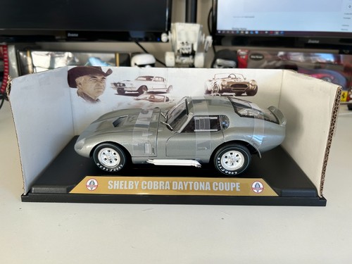 Shelby Cobra Daytona 1965 1:18 Shelby Collectibles Diecast Model Car, Boxed - Picture 6 of 11