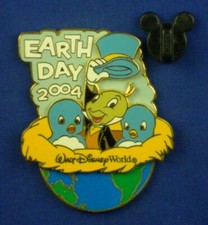 Jiminy Cricket Nest with Blue Birds Earth Day 2004 PinonPin LE OC Pin # 29800 