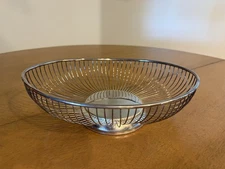 Vintage Mid-Century Oval Wire Footed Bread Basket Fruit Bowl MCM 11.5" x 8.25"