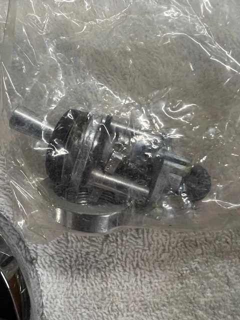 Espelho remoto montado na porta Mopar NOS para 1963-64 Valiant, dardo. Plymouth/Dodge - Imagem 4 de 4