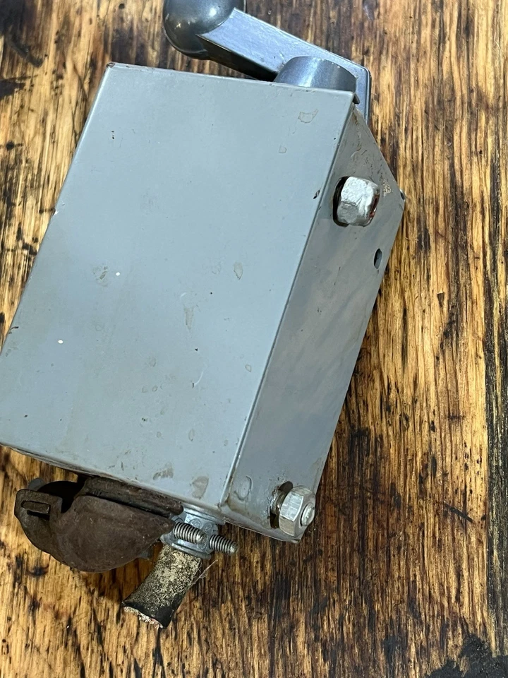 Allen Bradley Bulletin 350 Reversing Drum Switch 350-TAV32 Ser C (4A) - Image 3 of 4