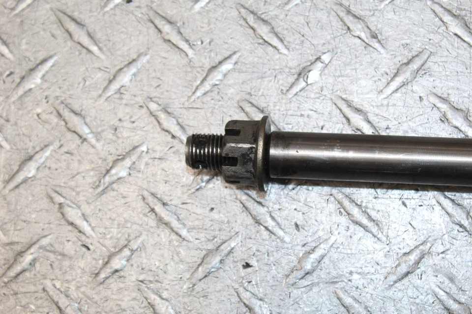 1996 YAMAHA VIRAGO 750 XV750 REAR AXLE BACK WHEEL RIM PIVOT BOLT AXEL - Imagem 2 de 4