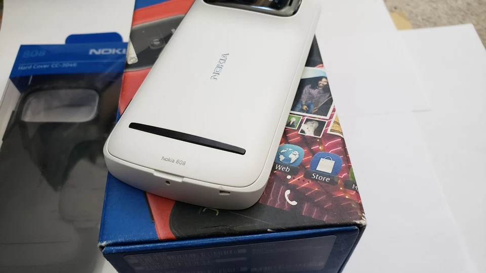 Nokia 808 PureView - 16GB - White (Unlocked) Smartphone With cc-3046 Rare Boxed - Image 3 of 4