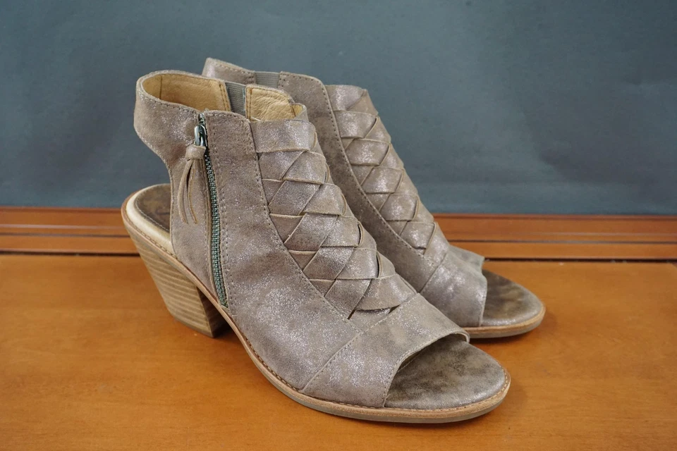 Sandálias femininas Sofft Shoes tamanho 10M couro acastanhado salto peep toe tecido botinha - Imagem 3 de 4