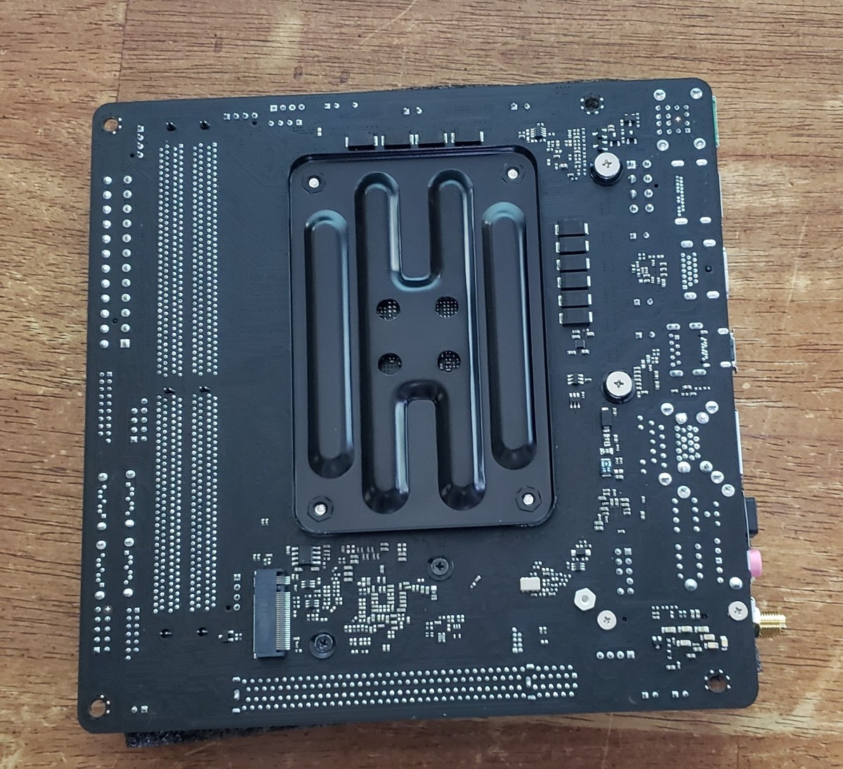 ASRock Fatal1ty B450 ITX ジャンク ASRock、「AMD B450」を搭載したMini ITXゲーミングマザー